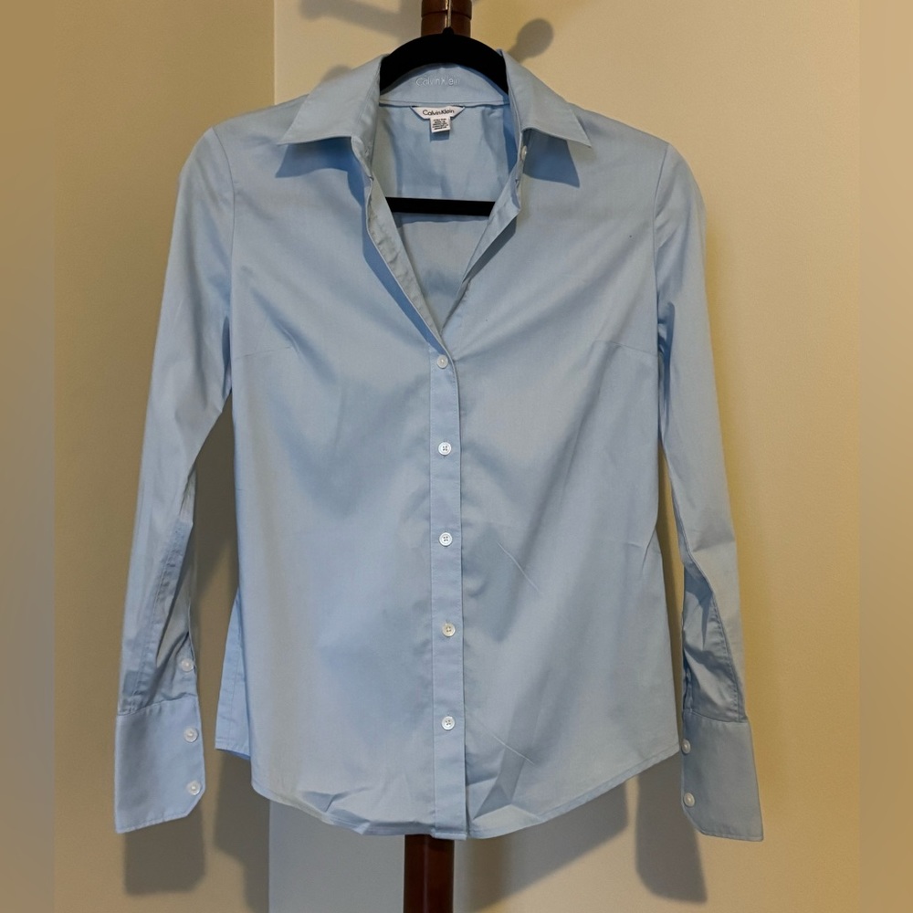 NWOT Calvin Klein Buttoned Shirt - Size XS - Cloud Blue